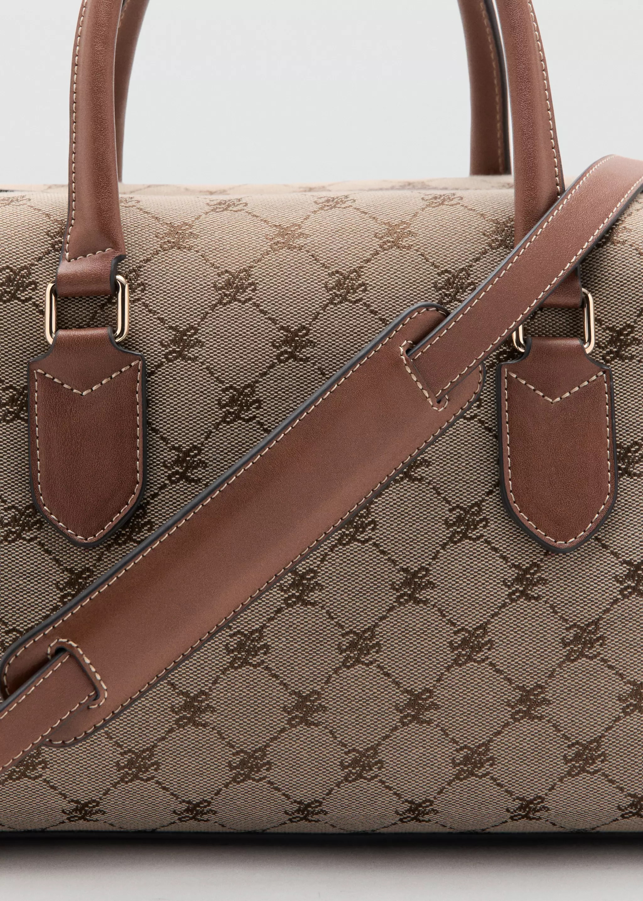 MNG Black Leather Interior Label Detail